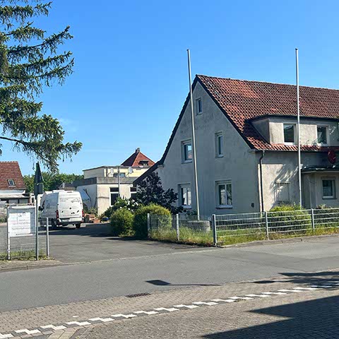 Lebensmittelverteilstelle des Brackweder Lebensmittelpunkts im Senner Gemeinschaftshaus Lebensmittelverteilstelle des Brackweder Lebensmittelpunkts im Senner Gemeinschaftshaus